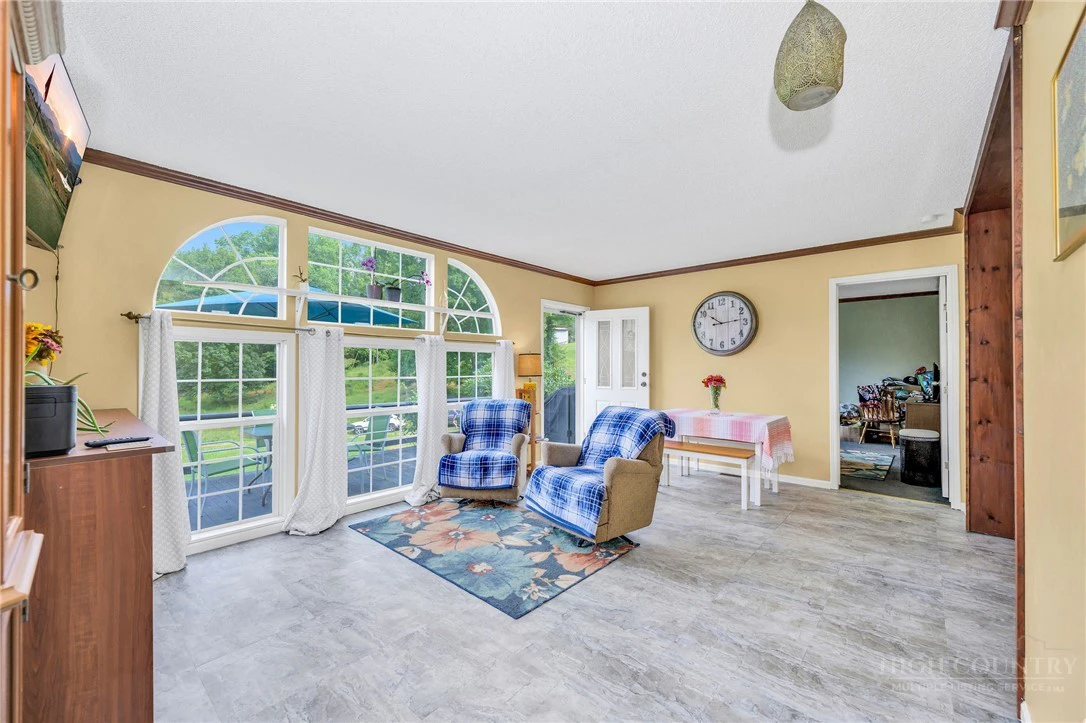 Image number 13 for the current listing