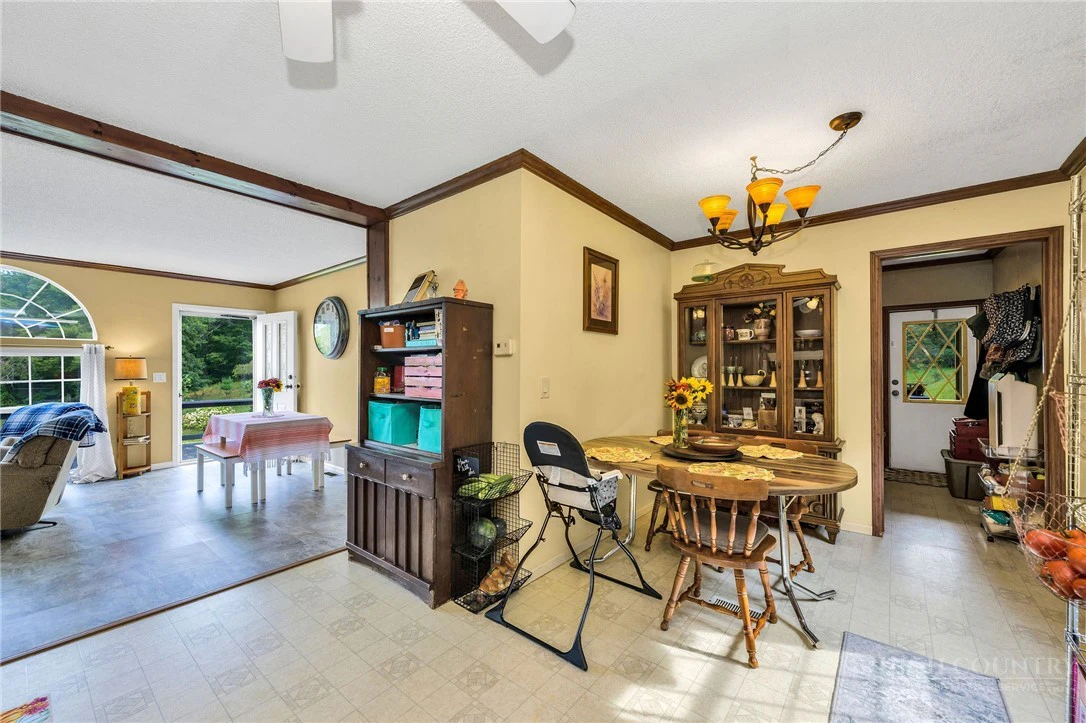 Image number 17 for the current listing