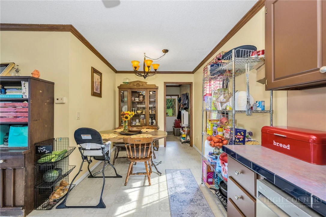 Image number 19 for the current listing