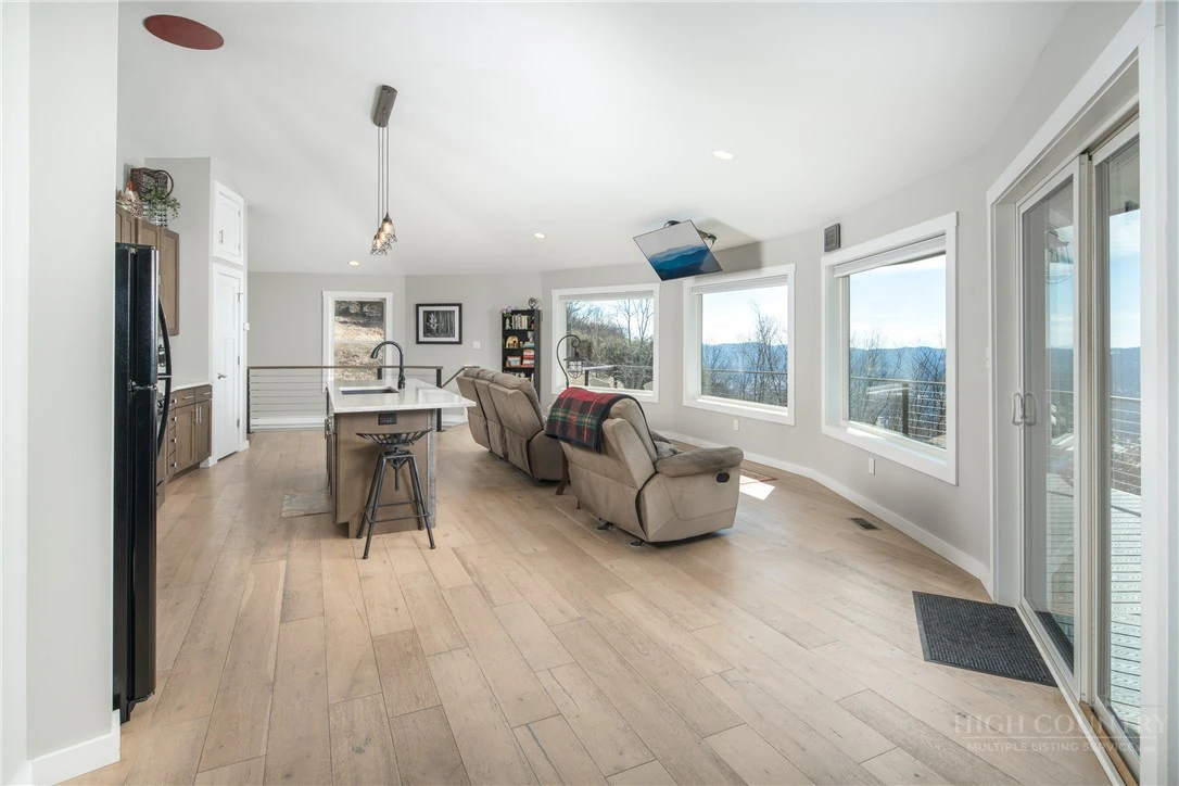 Image number 12 for the current listing