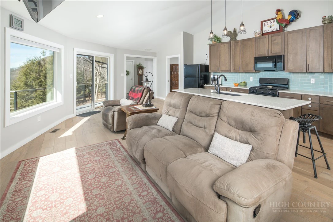 Image number 16 for the current listing