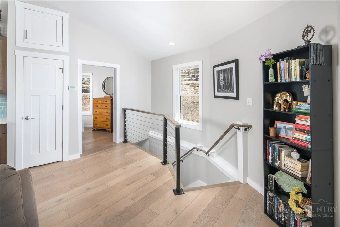 Image number 17 for the current listing