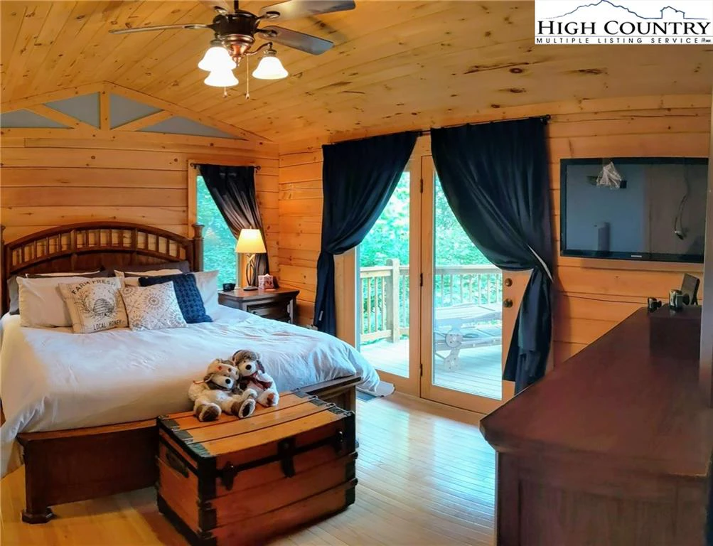Image number 3 for the current listing