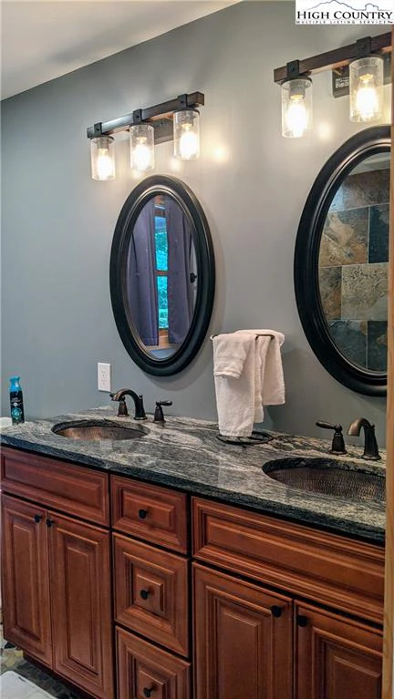 Image number 5 for the current listing