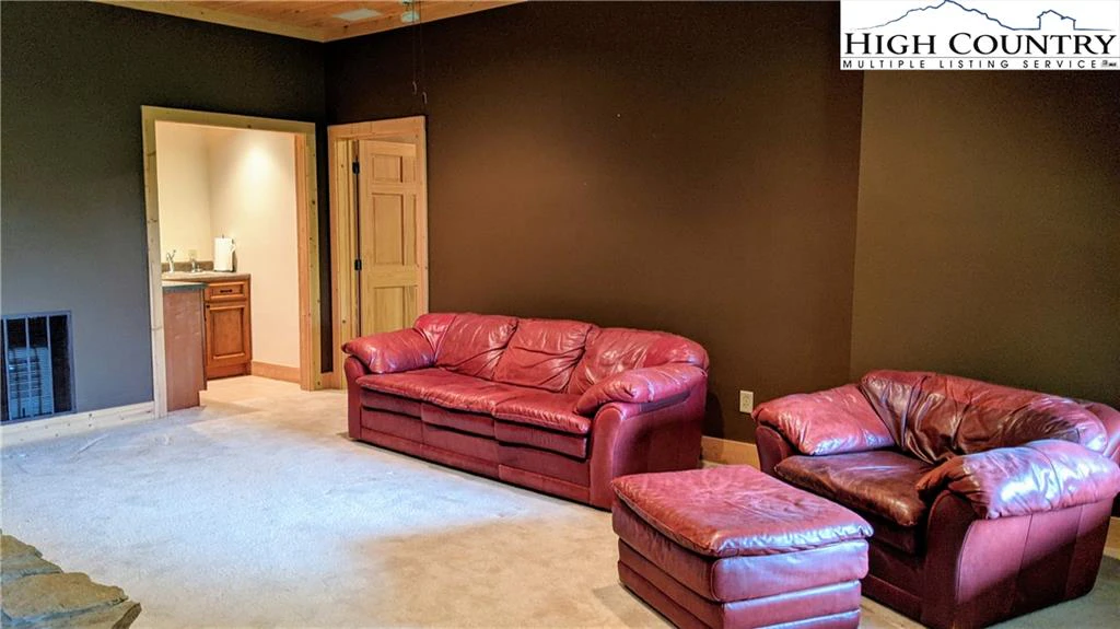 Image number 10 for the current listing
