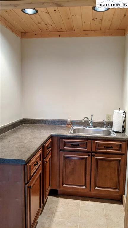 Image number 2 for the current listing