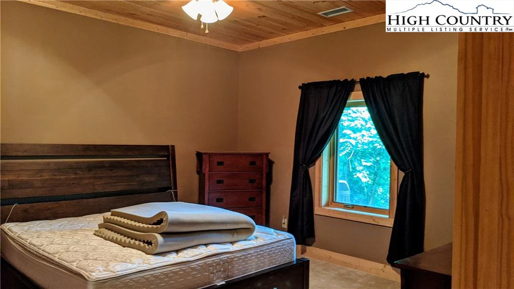 Image number 13 for the current listing