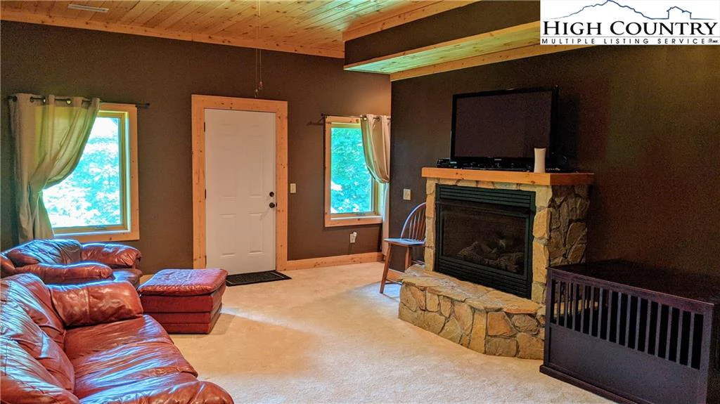 Image number 15 for the current listing