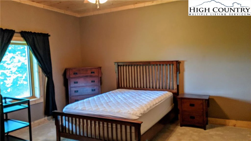 Image number 16 for the current listing
