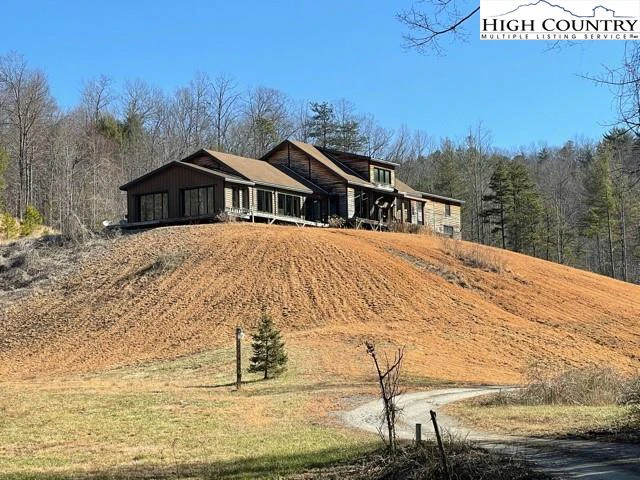 Image number 3 for the current listing
