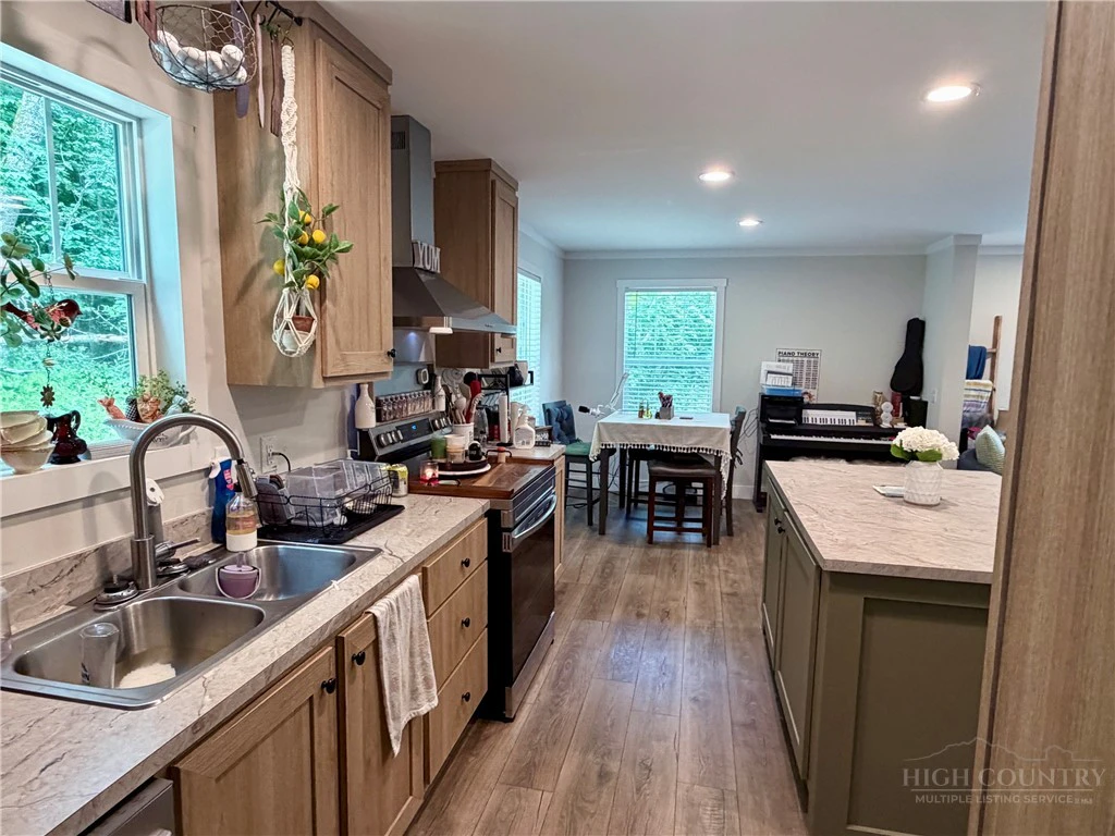 Image number 7 for the current listing