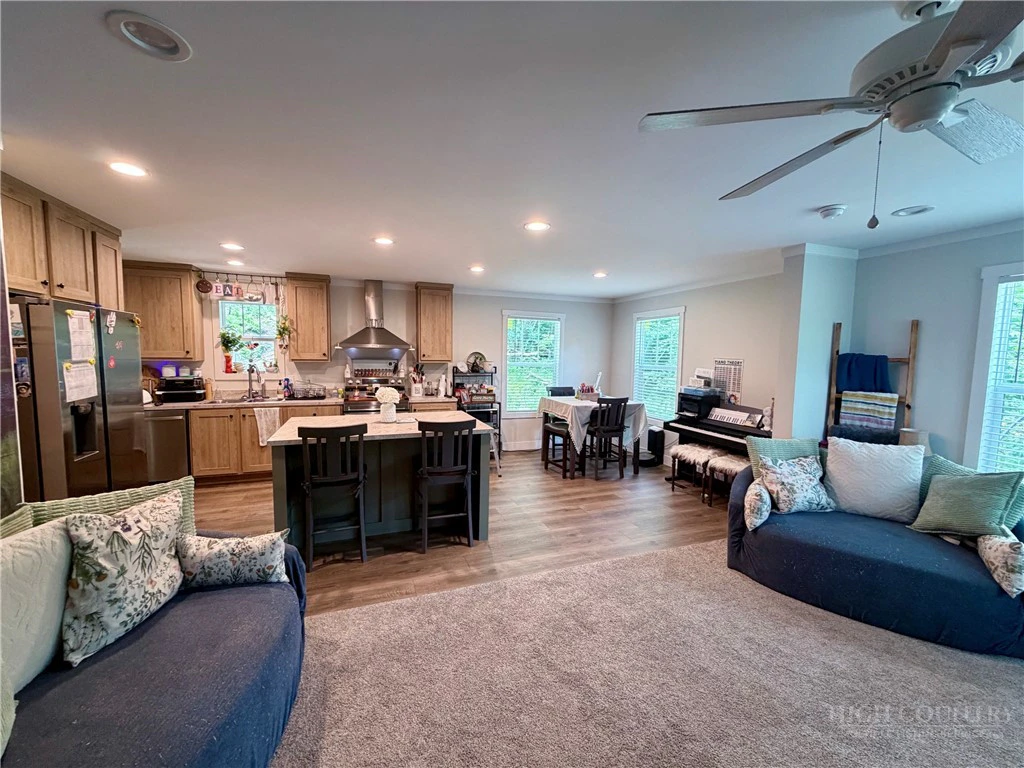 Image number 9 for the current listing