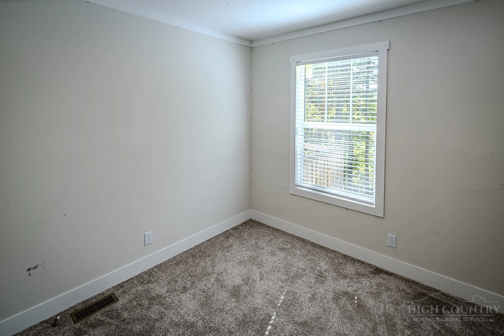 Image number 21 for the current listing