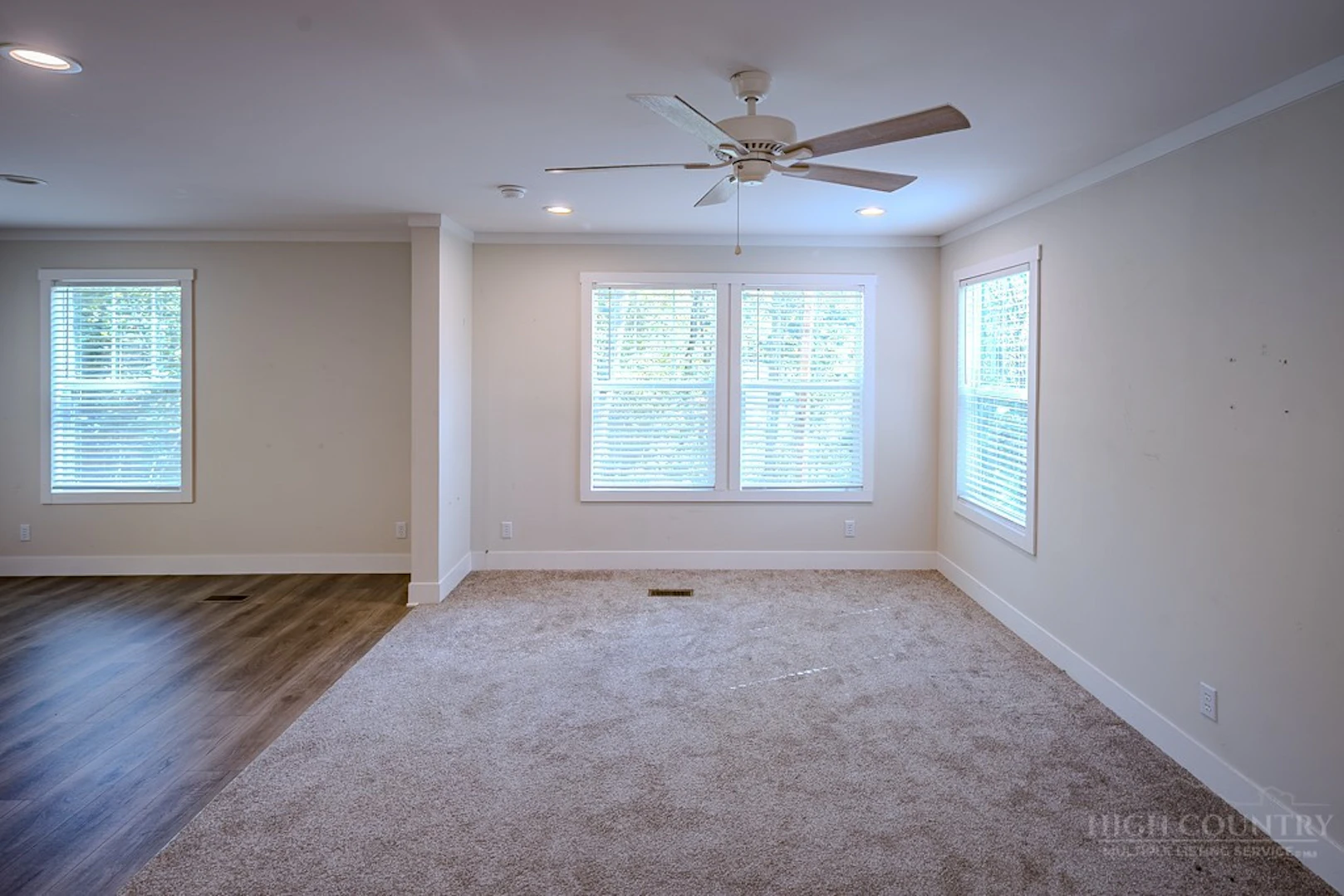 Image number 5 for the current listing