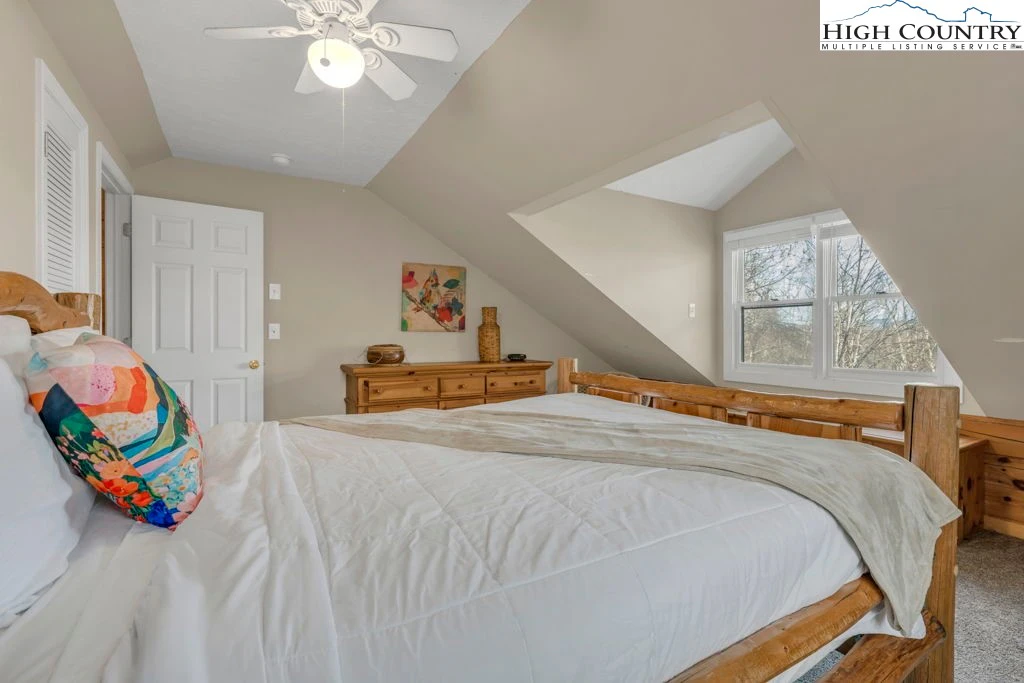 Image number 5 for the current listing