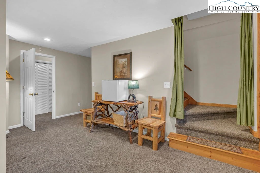 Image number 7 for the current listing