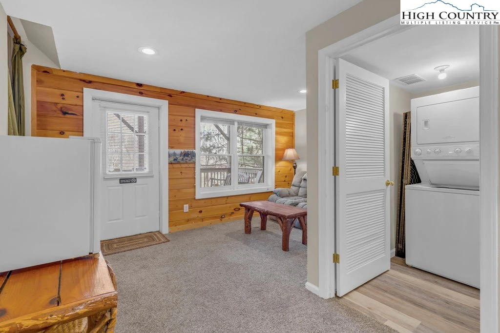 Image number 9 for the current listing