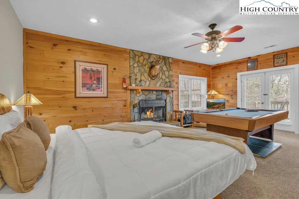Image number 13 for the current listing