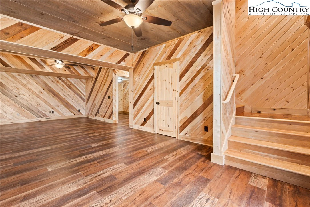 Image number 7 for the current listing