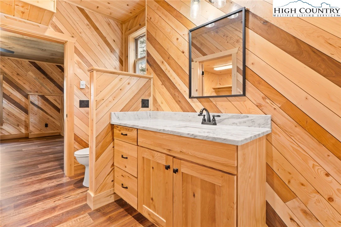 Image number 3 for the current listing