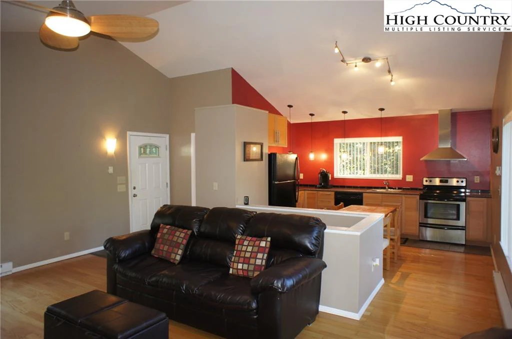 Image number 16 for the current listing