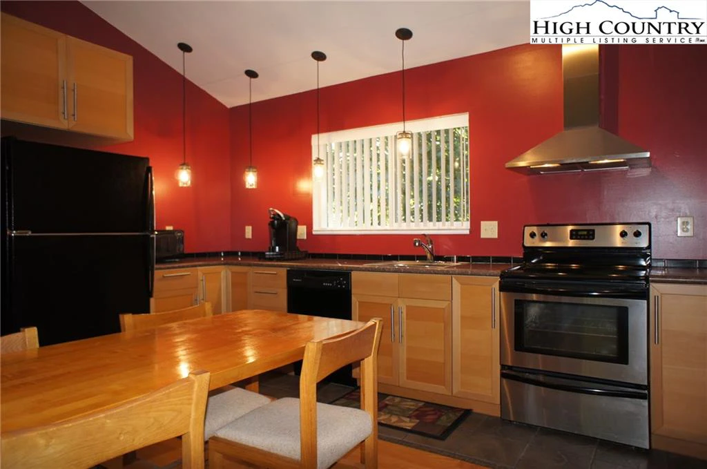 Image number 14 for the current listing