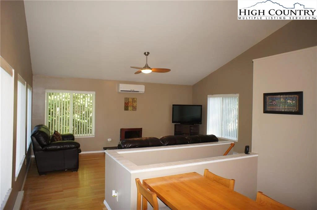 Image number 13 for the current listing