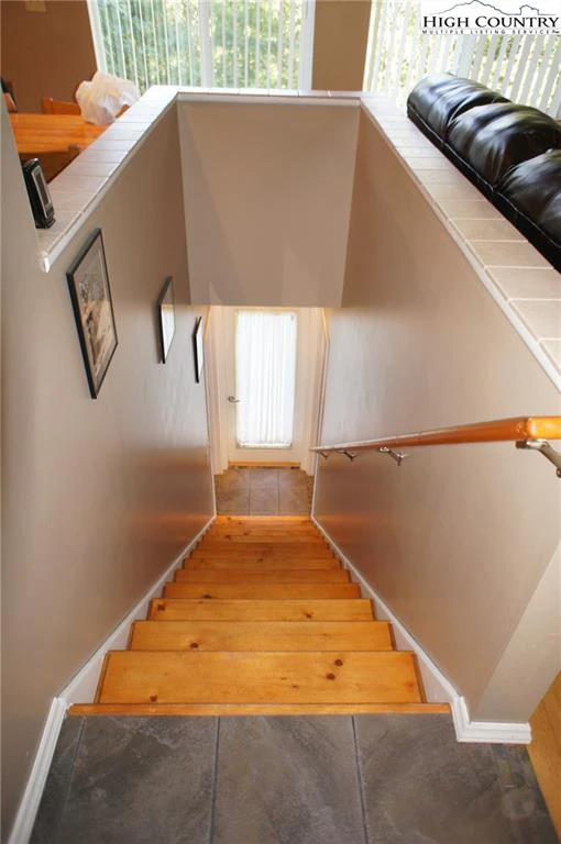 Image number 12 for the current listing