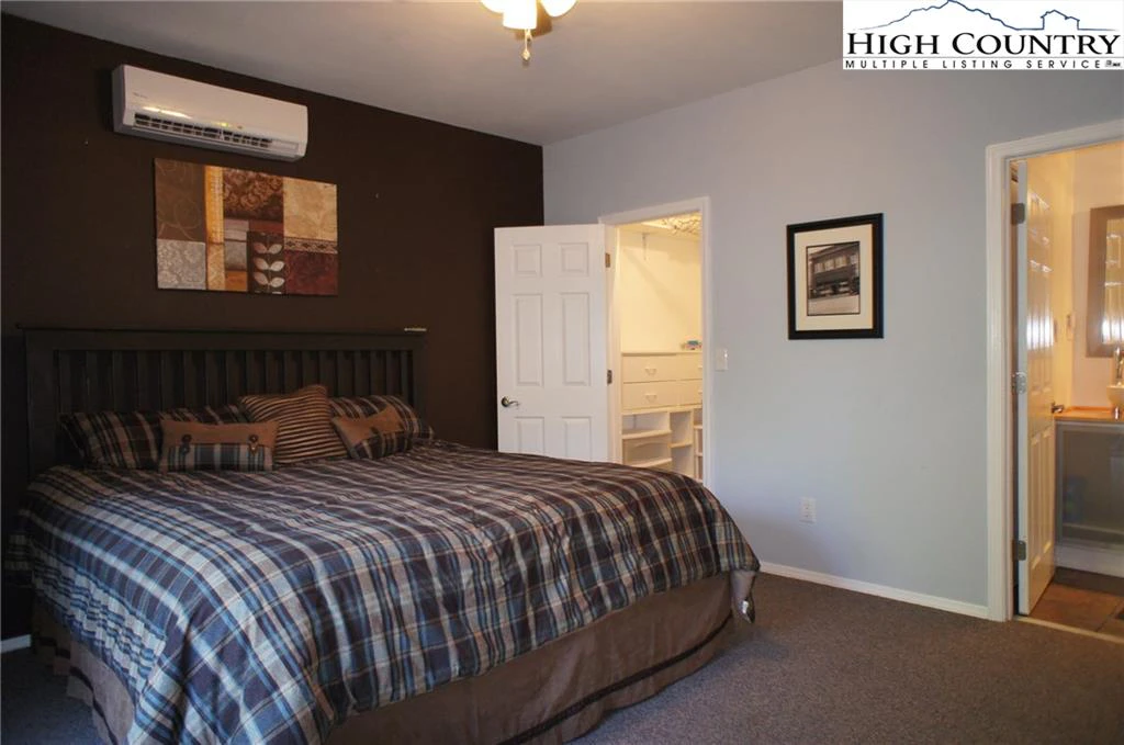 Image number 11 for the current listing