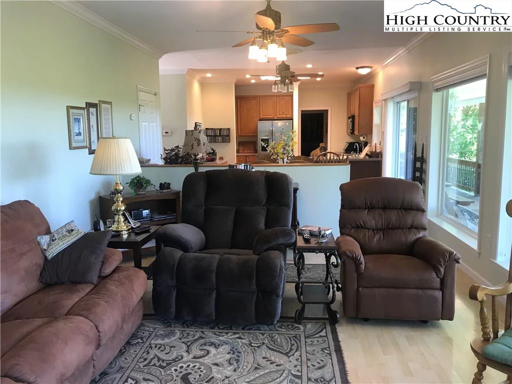 Image number 18 for the current listing