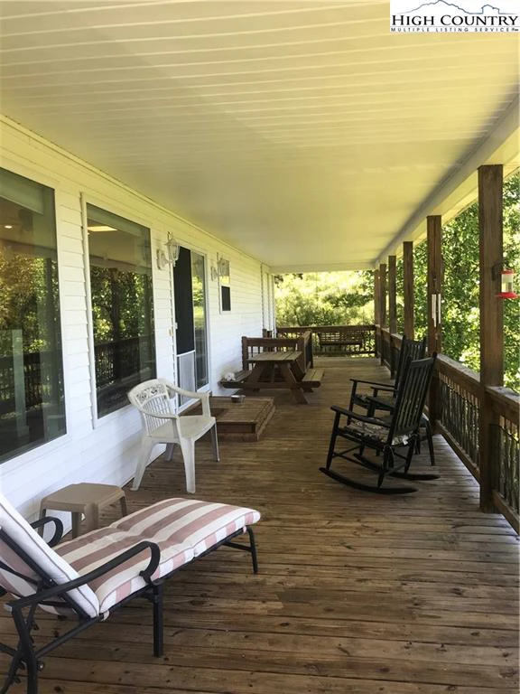 Image number 4 for the current listing
