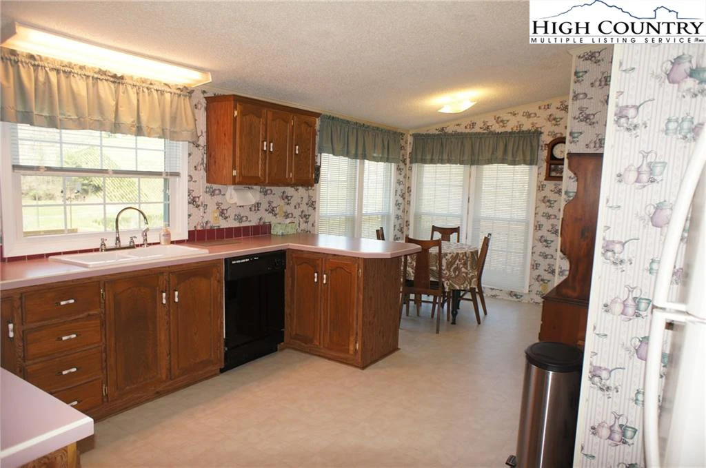 Image number 11 for the current listing
