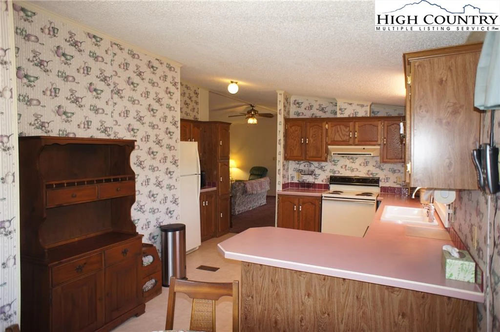 Image number 2 for the current listing