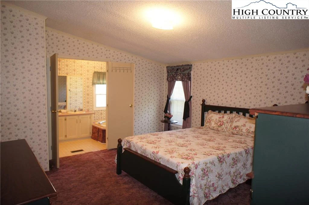 Image number 14 for the current listing