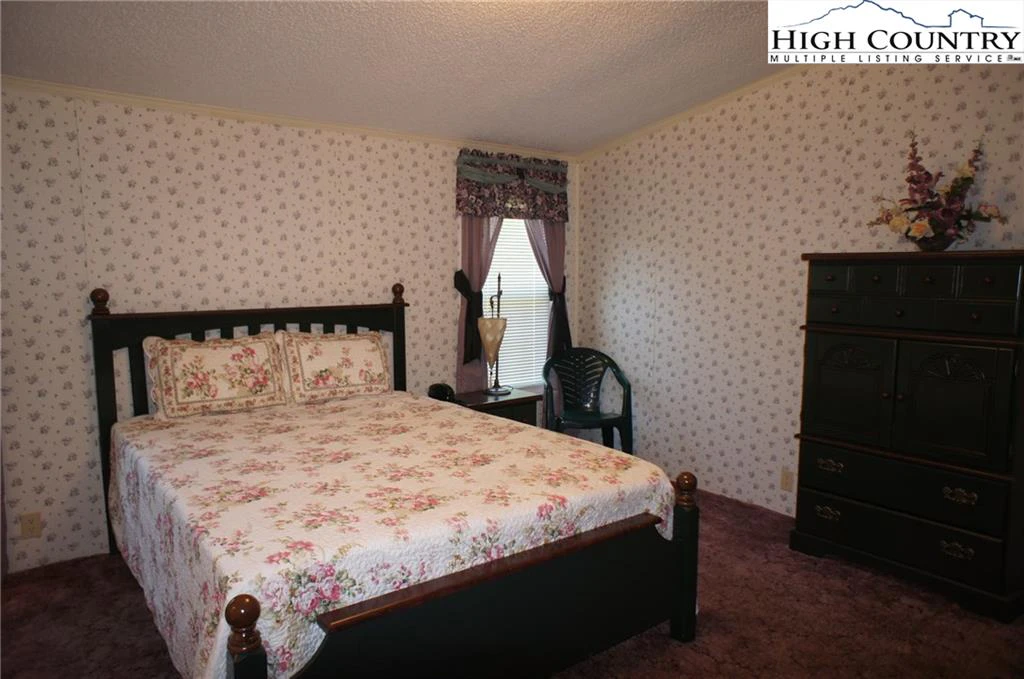 Image number 15 for the current listing