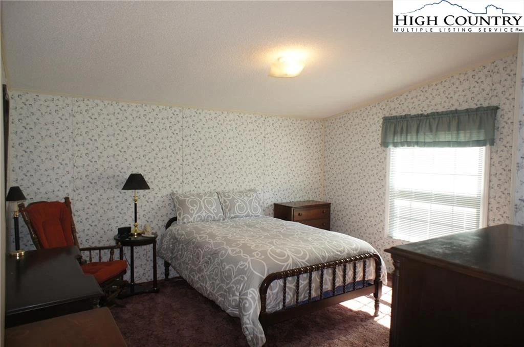 Image number 18 for the current listing