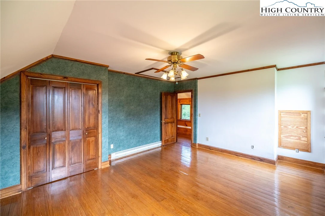 Image number 2 for the current listing