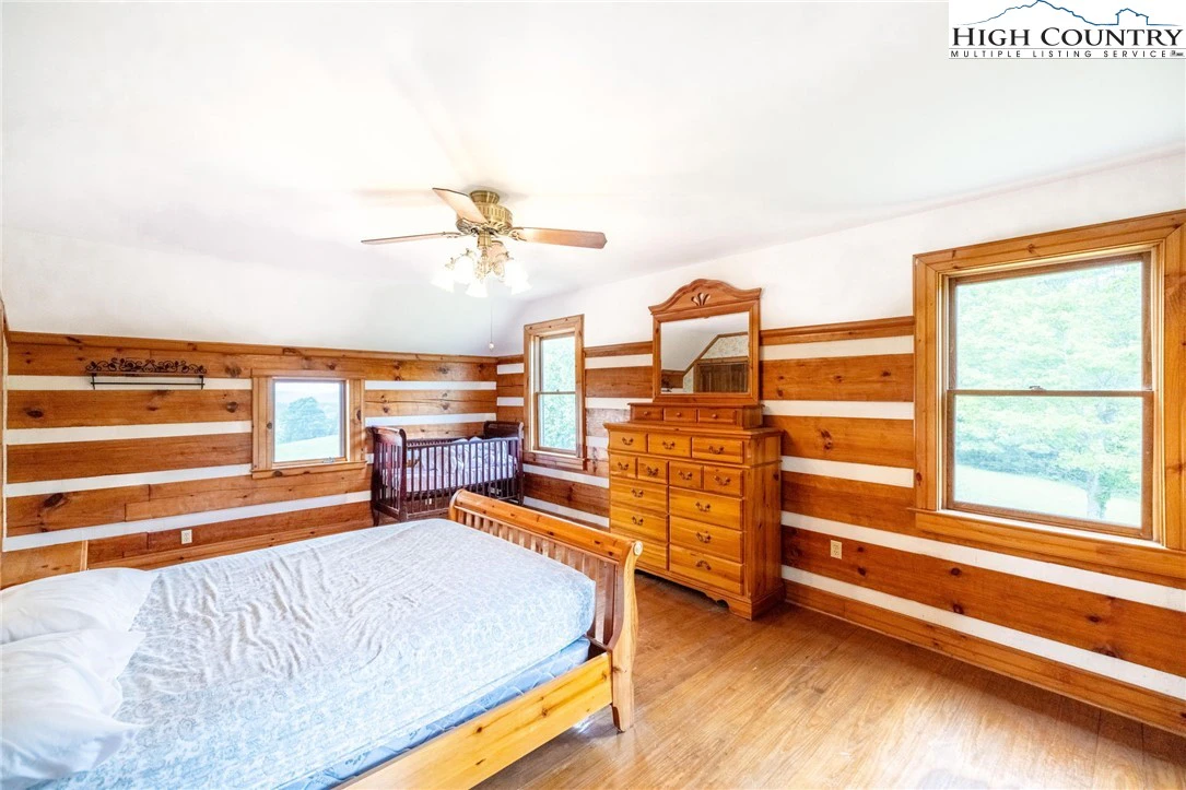 Image number 18 for the current listing