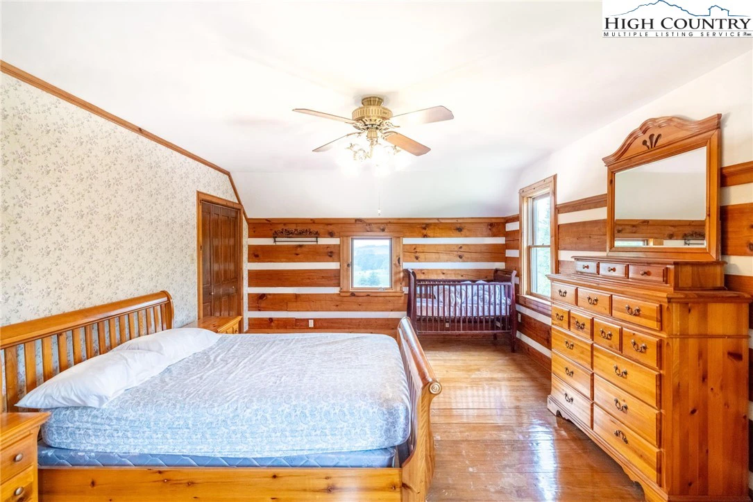 Image number 19 for the current listing