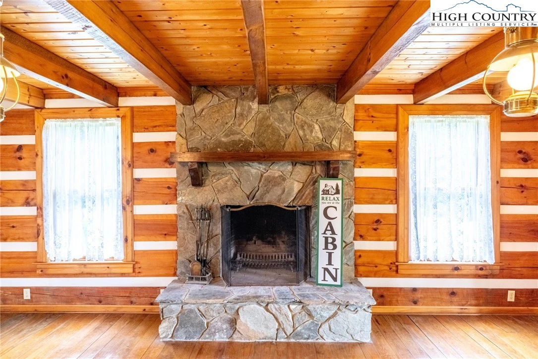 Image number 4 for the current listing