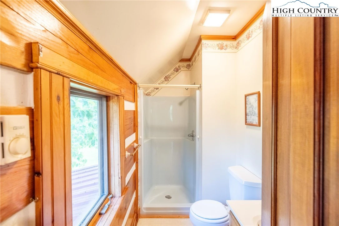 Image number 9 for the current listing