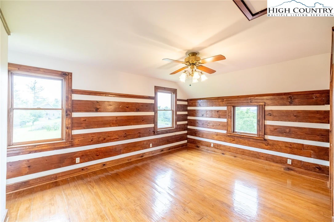 Image number 12 for the current listing