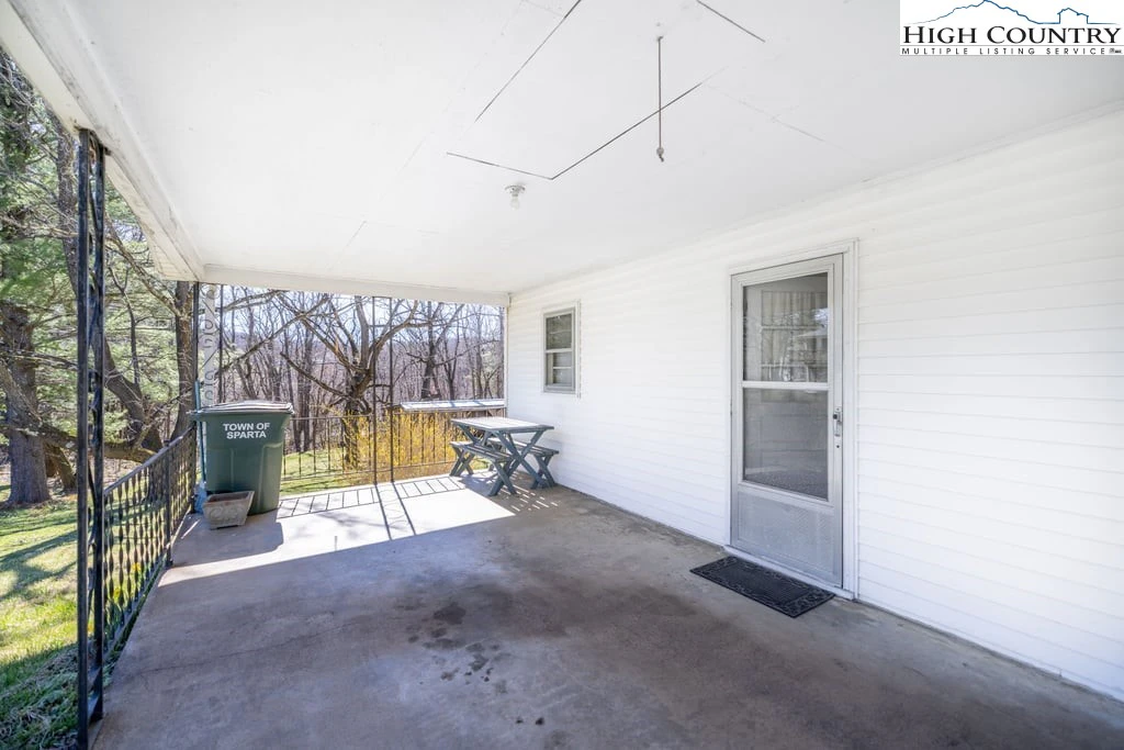 Image number 2 for the current listing