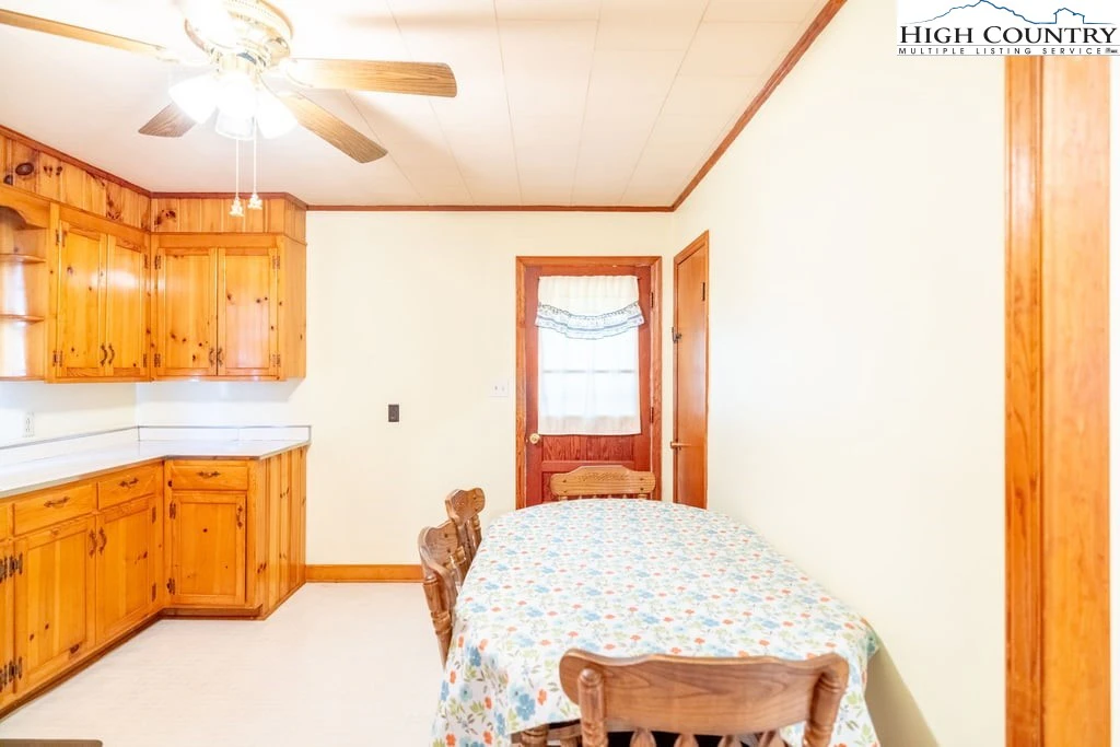 Image number 11 for the current listing
