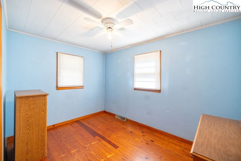 Image number 8 for the current listing