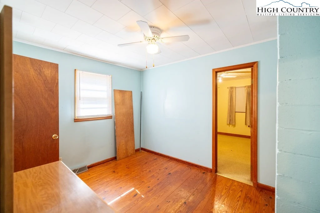 Image number 6 for the current listing