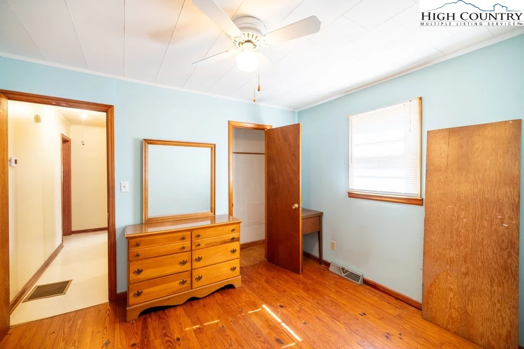 Image number 5 for the current listing