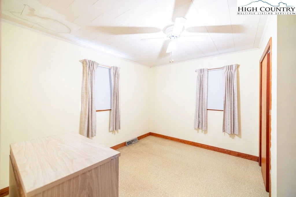 Image number 4 for the current listing