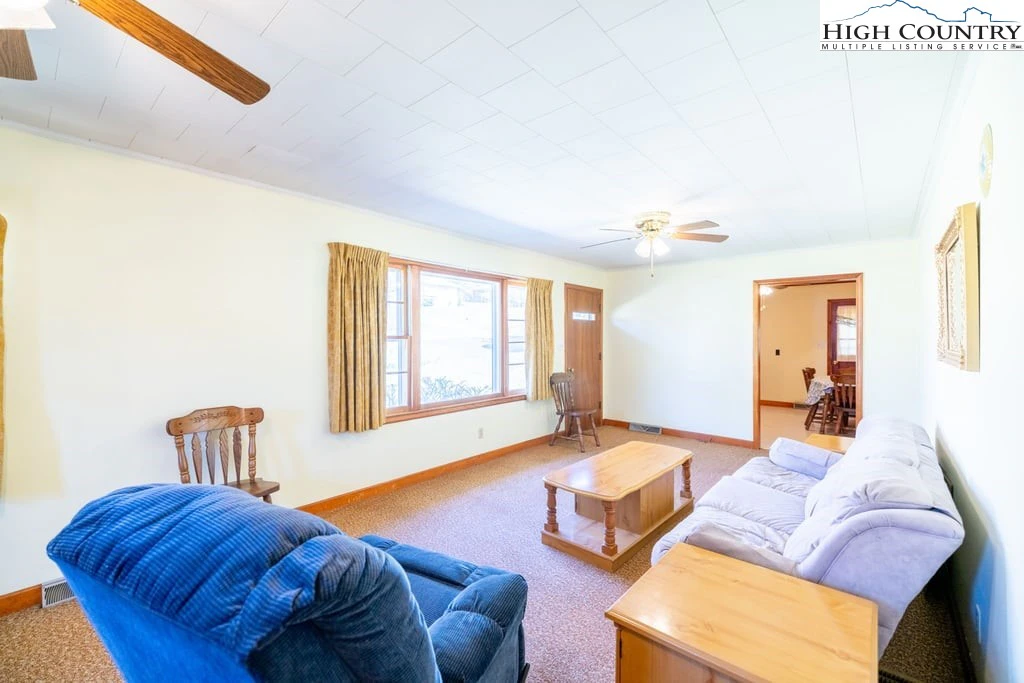 Image number 3 for the current listing