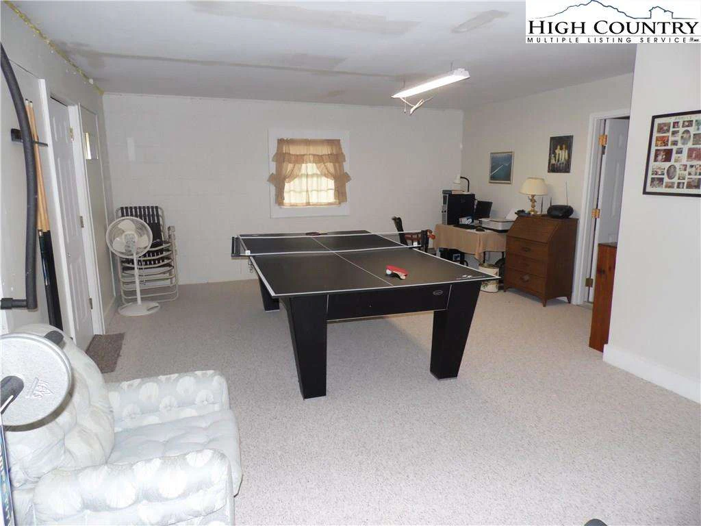 Image number 4 for the current listing